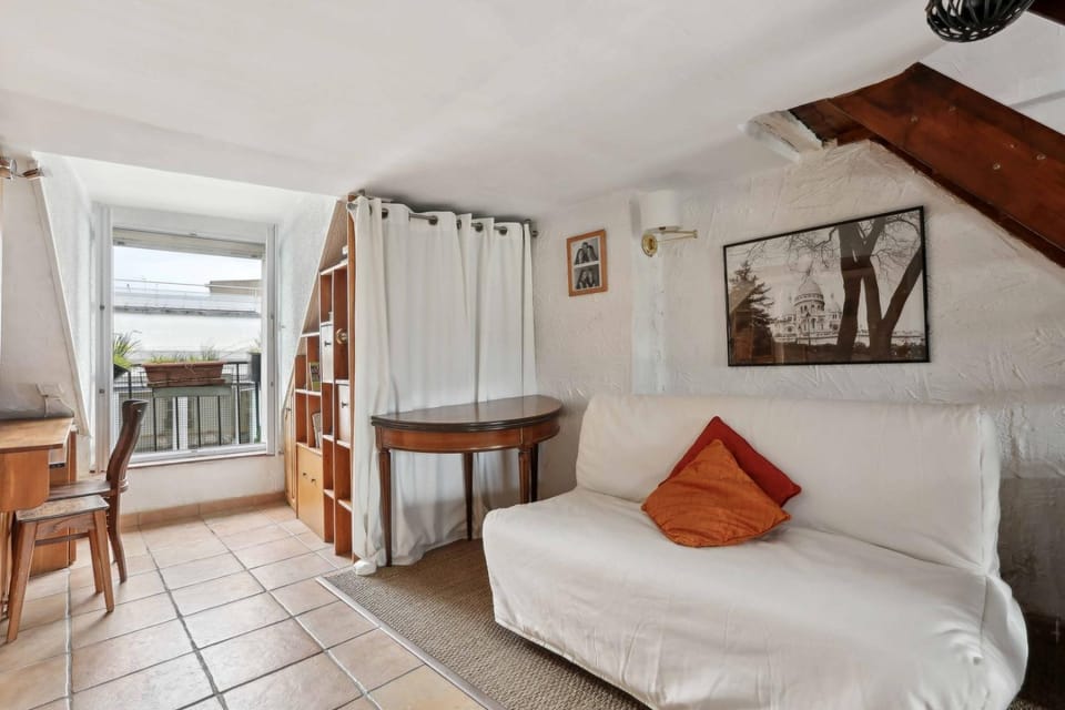 Le Reflet Parisien – Rue de la Tour des Dames Apartment in Paris