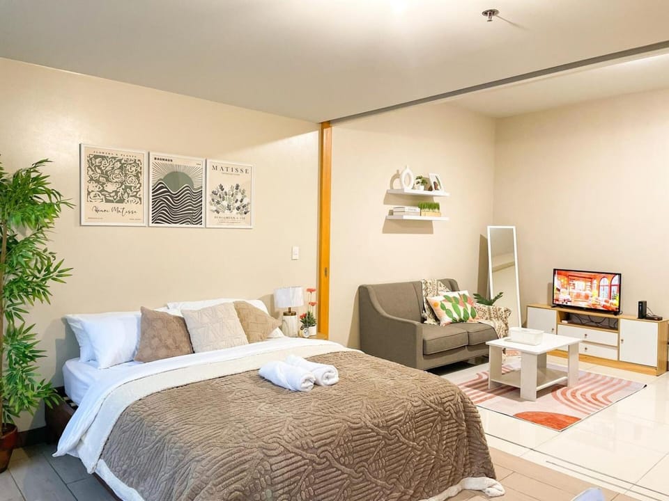 Bgc Staycation Across Uptown Mall #oursw29f House in Makati