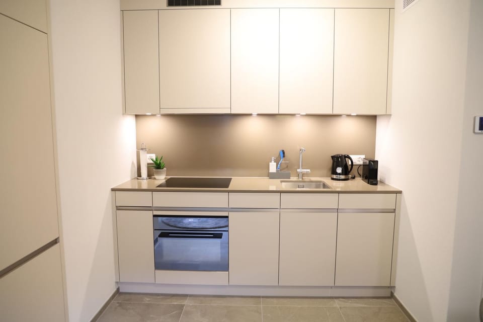 Coffee/tea facilities, Kitchen or kitchenette, dishwasher, stove