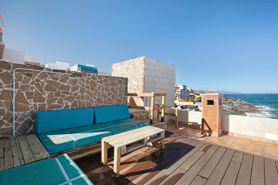 Property building, Balcony/Terrace, Living room