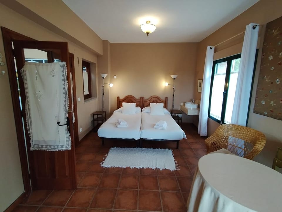 Bed, Photo of the whole room, Decorative detail, Bedroom, towels