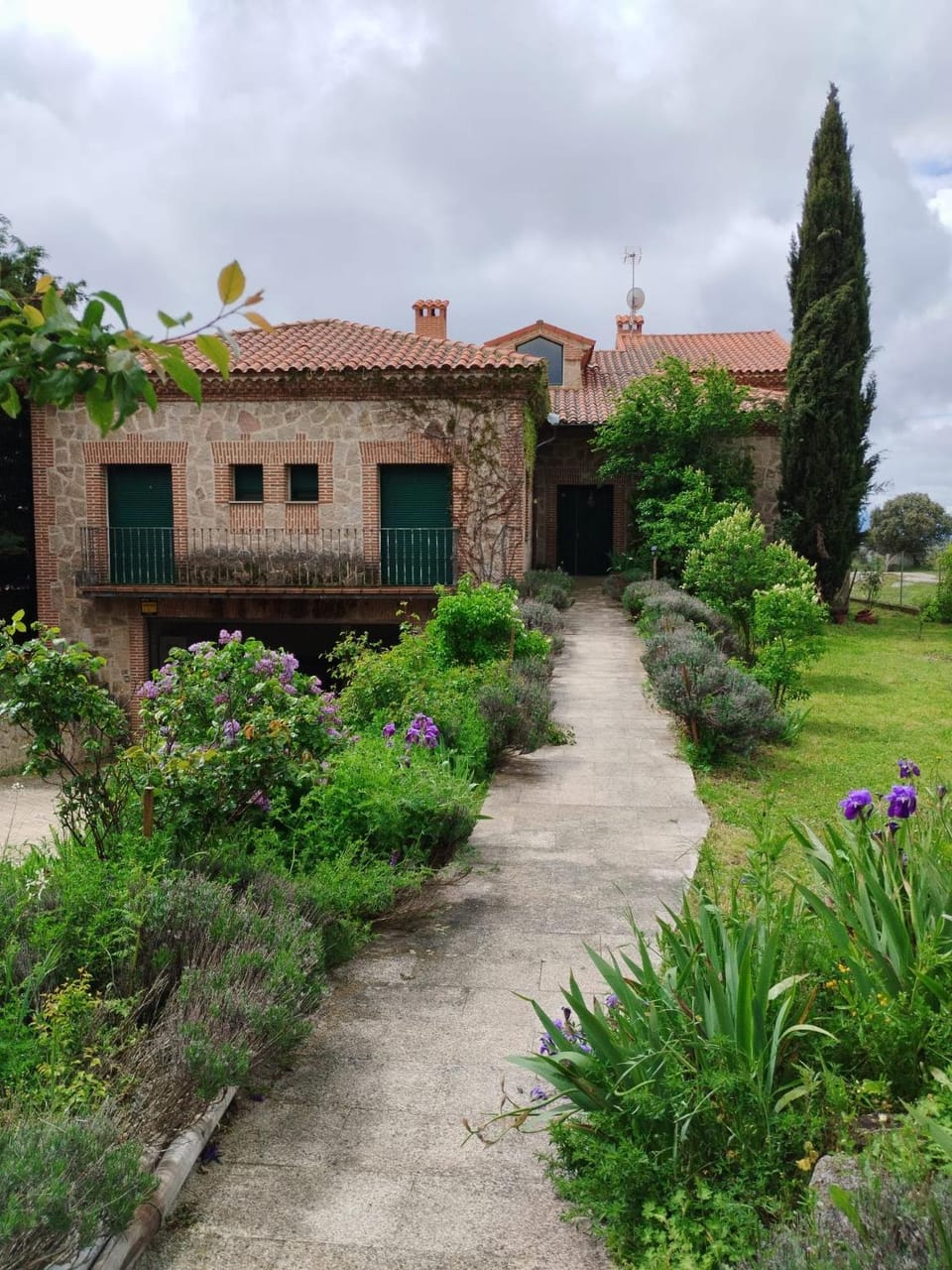 Property building, Spring, Day, Natural landscape, Garden, Garden view