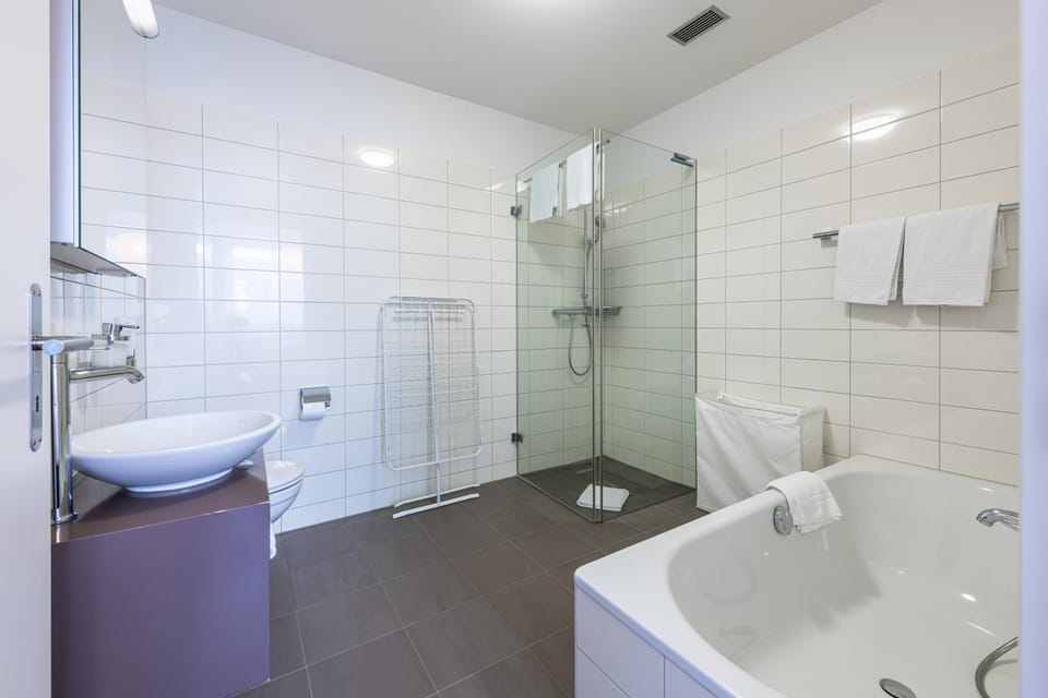 Shower, Toilet, Bathroom, Bath, towels