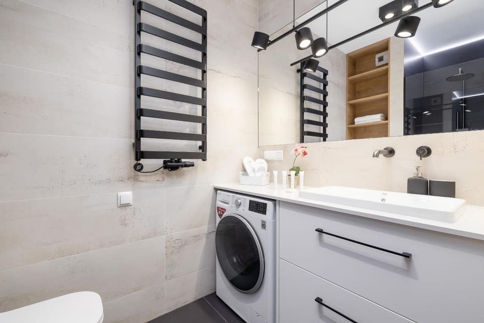Bathroom, towels, washing machine