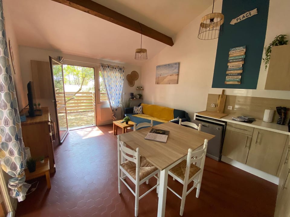 Maison au calme dans la pinède House in Lacanau