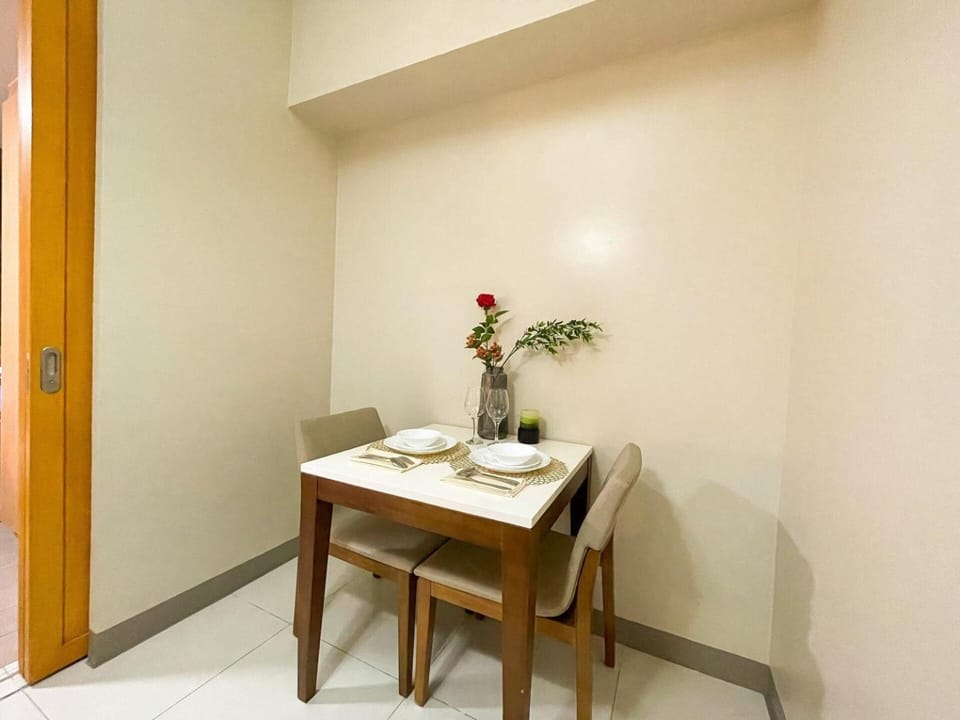 Bgc Condo At Uptown Mall, Grand Hyatt #oursw34b2 House in Makati