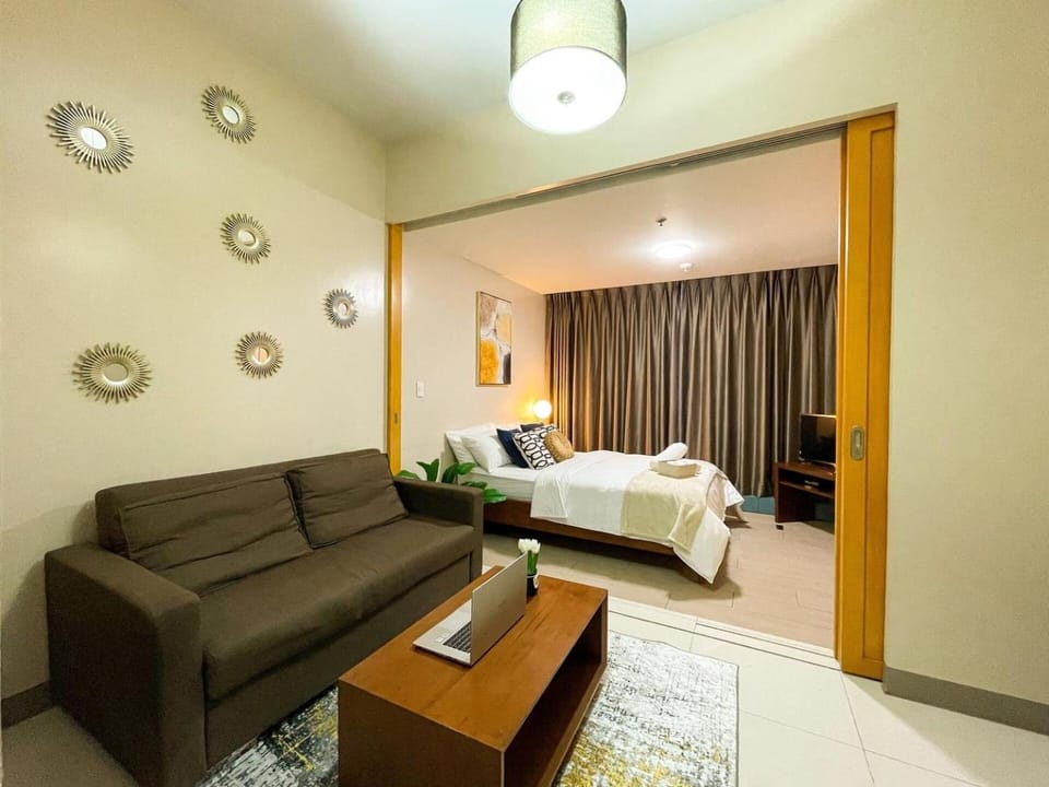 Bgc Condo At Uptown Mall, Grand Hyatt #oursw34b2 House in Makati