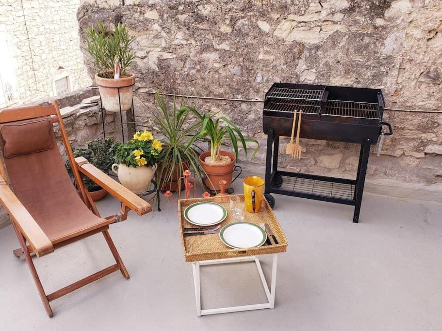 Le refuge du Marquis : Agréable T3 avec terrasse Apartment in Provence
