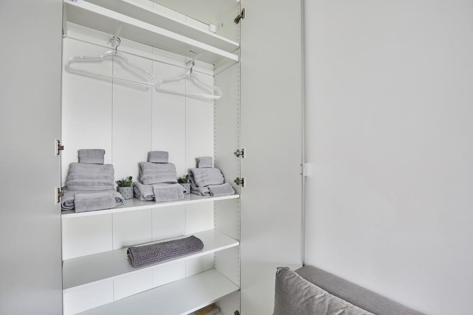towels, wardrobe