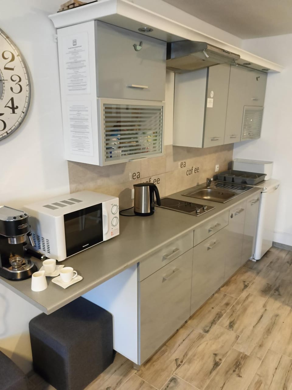 Coffee/tea facilities, Kitchen or kitchenette, minibar, pet friendly, stove