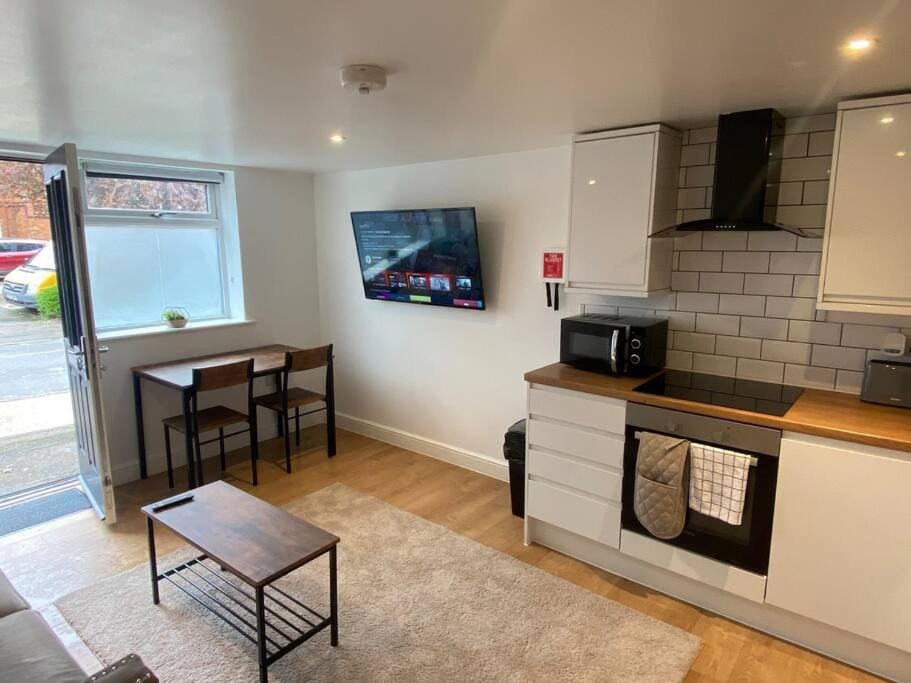 Kings Lets - Free Street Parking Apartment in Leicester