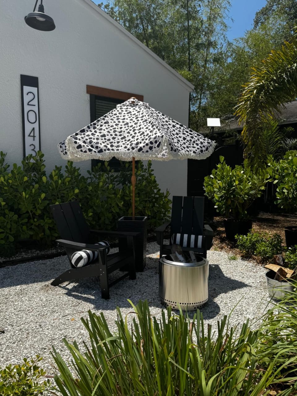 Walk to Best Eats and Shops and Stay in Style Apartment in Fort Myers