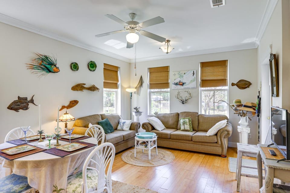 Lovely Carrabelle Home w/ Lake Views & Pool Access House in Carrabelle