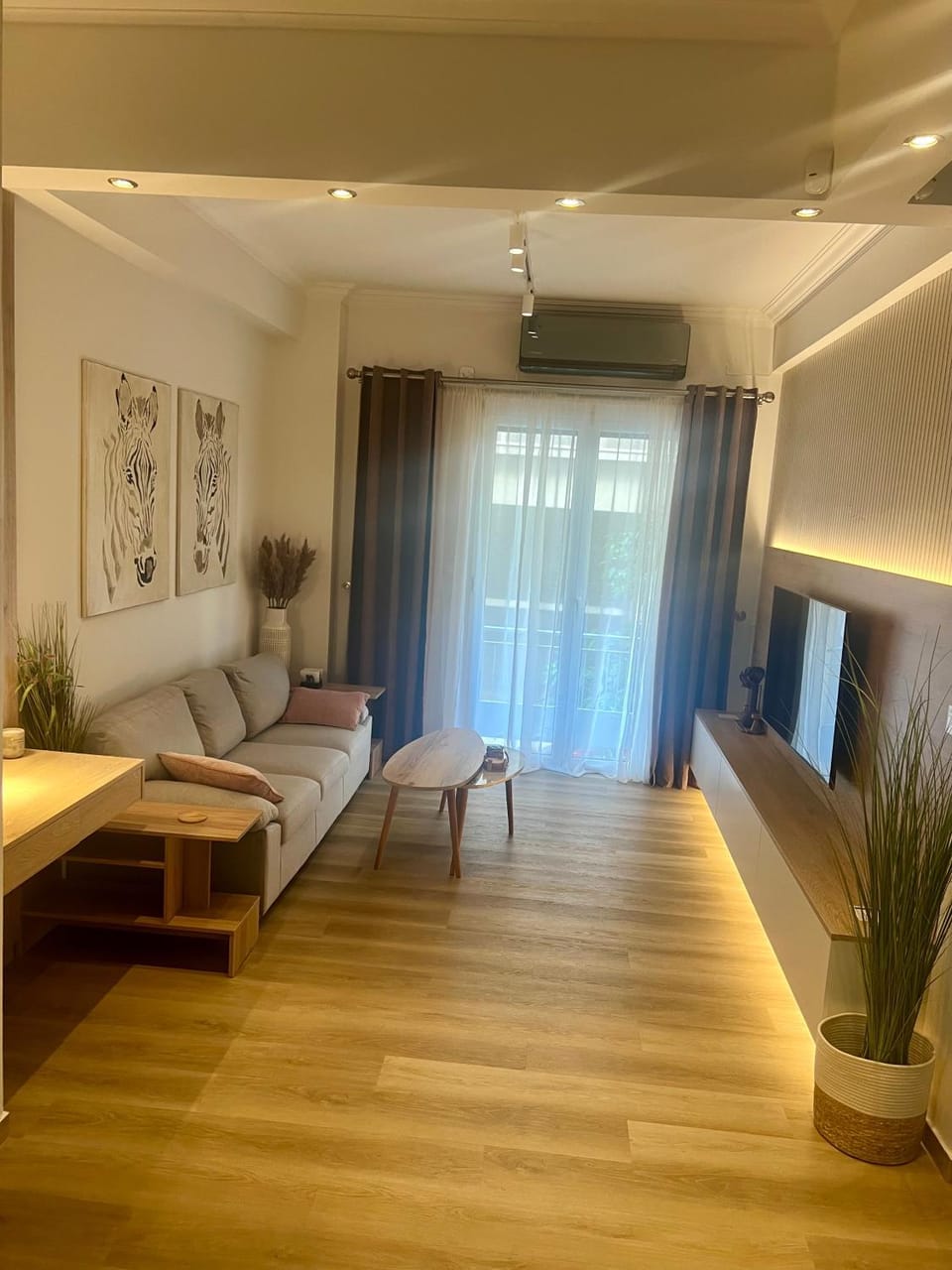 Seating area, air conditioner