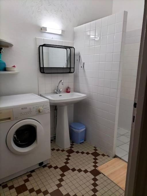 Shower, Bathroom, washing machine