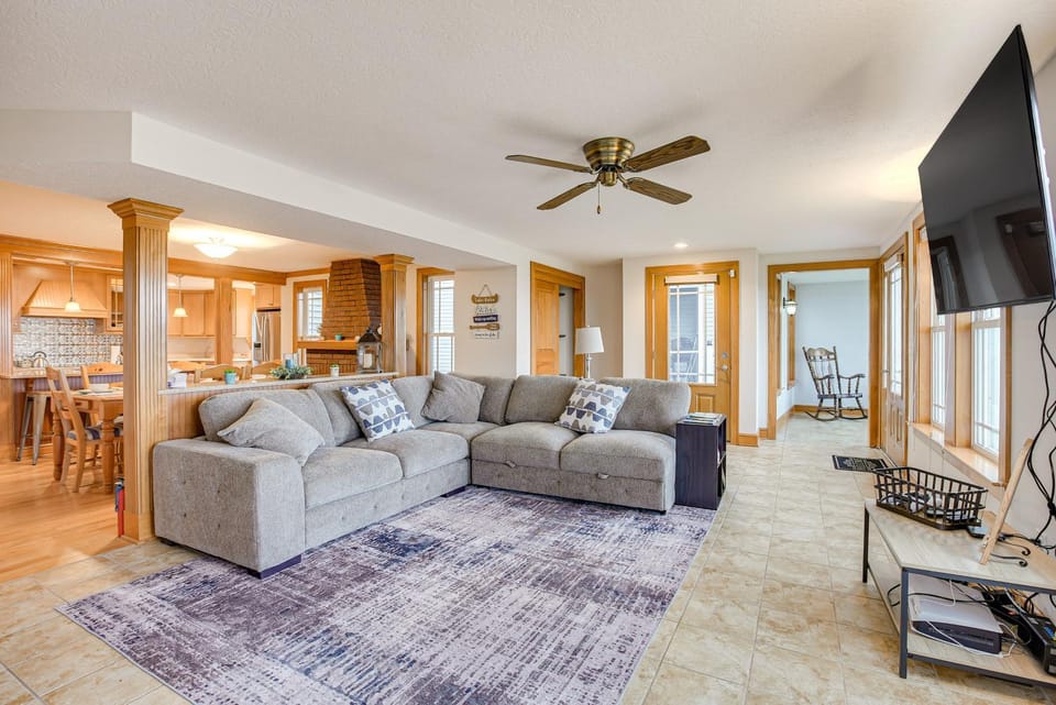 Waterfront Buckeye Lake House Deck and Views! House in Buckeye Lake