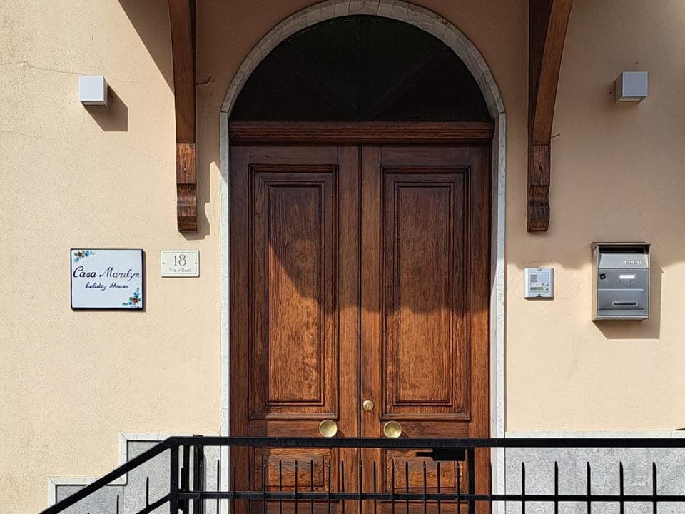 Facade/entrance, Day