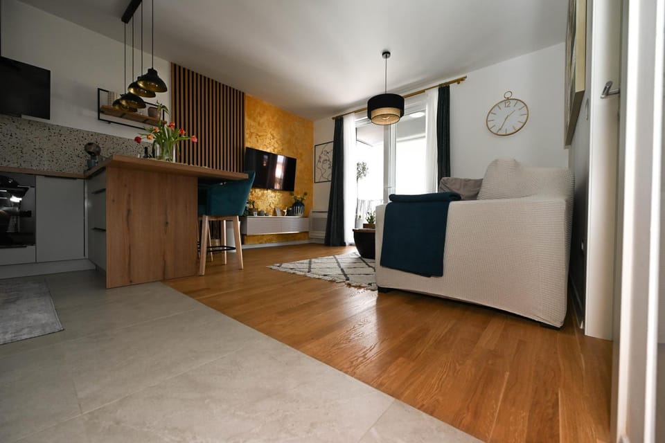 Communal lounge/ TV room, TV and multimedia, Living room, Dining area