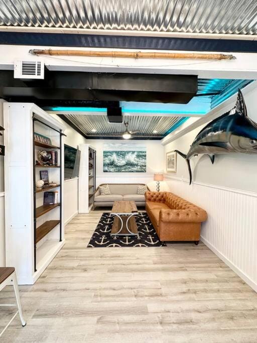 Livin Right Sail Loft: pickleball, basketball, close 2 the fun! Apartment in Fort Walton Beach