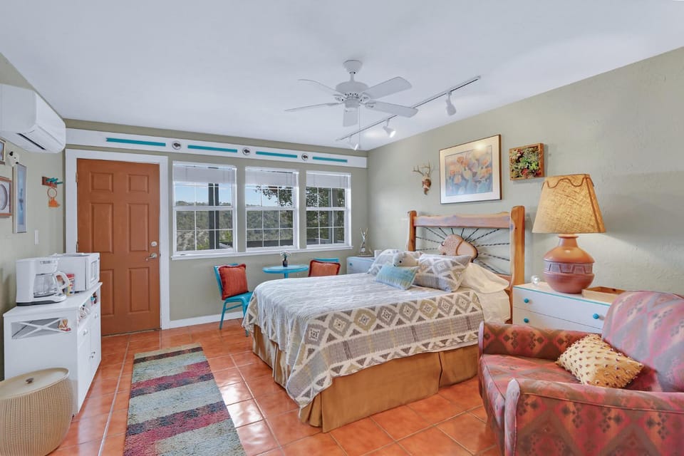 White Buffalo - Room with a View House in Wimberley