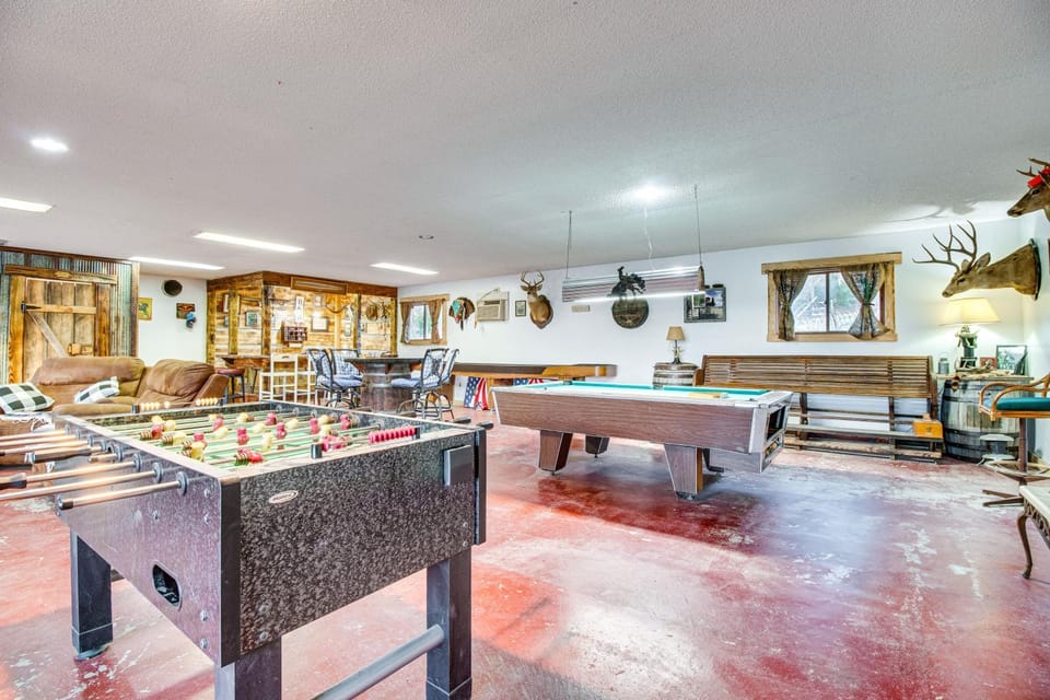 Serene & Cozy Studio Cabin: Walk to Norfork Lake! Cabin in Norfork Lake