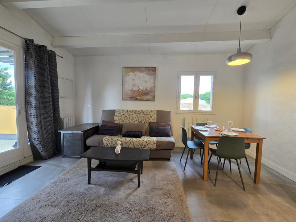 Joli appartement T2 cabine avec parking et wifi Tennis Village Cabin in Agde