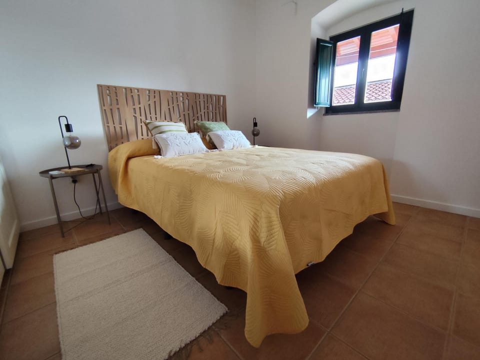 Bed, Bedroom, air conditioner