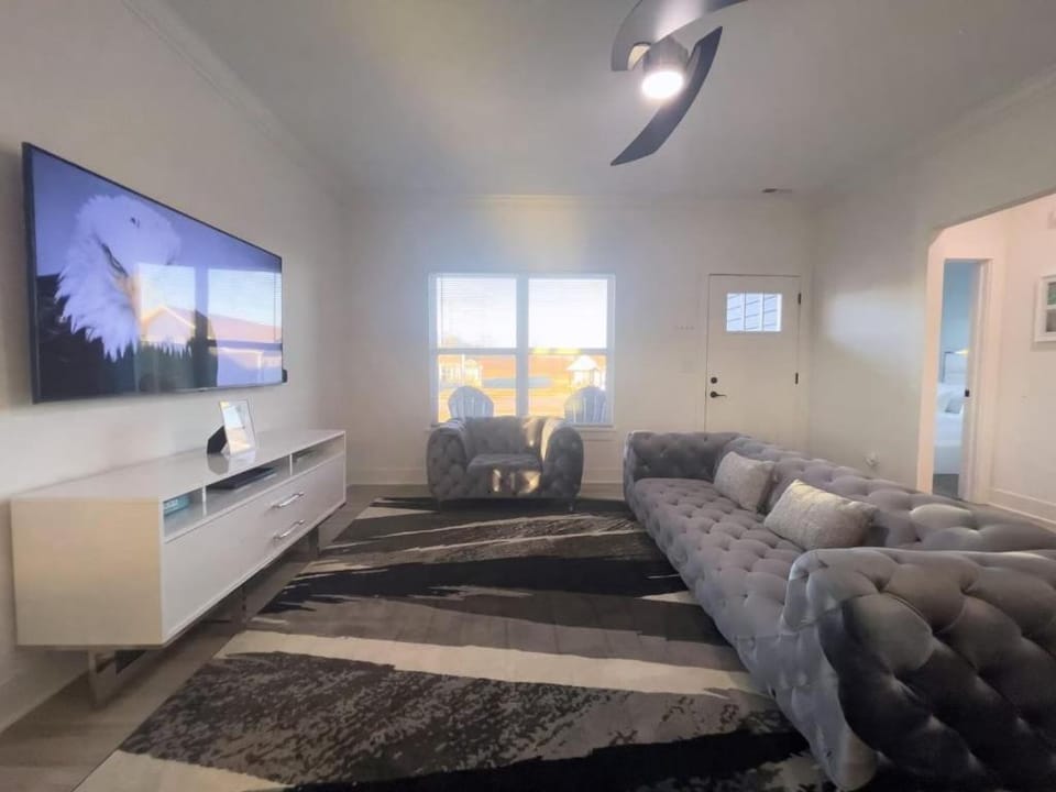 Majesty - Work Friendly & Near Downtown House in Jeffersonville