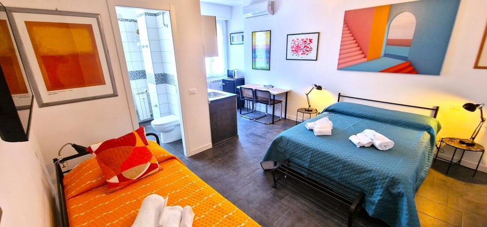 Bed, Bathroom, Photo of the whole room, kitchen