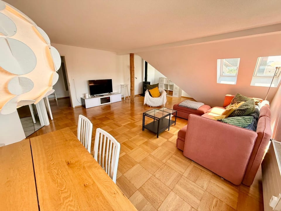 TV and multimedia, Living room, Seating area, fireplace