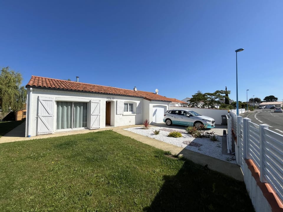 Property building, Facade/entrance, Off site