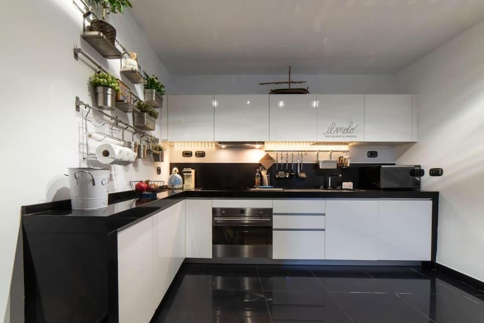 Trilocale sulla Spiaggia - Parcheggio Privato Apartment in Genoa