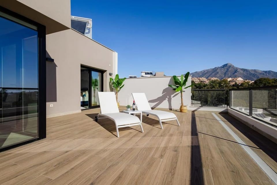 Marbella Lake Luxe Duplex Penthouse Scenic Views Apartment in Marbella