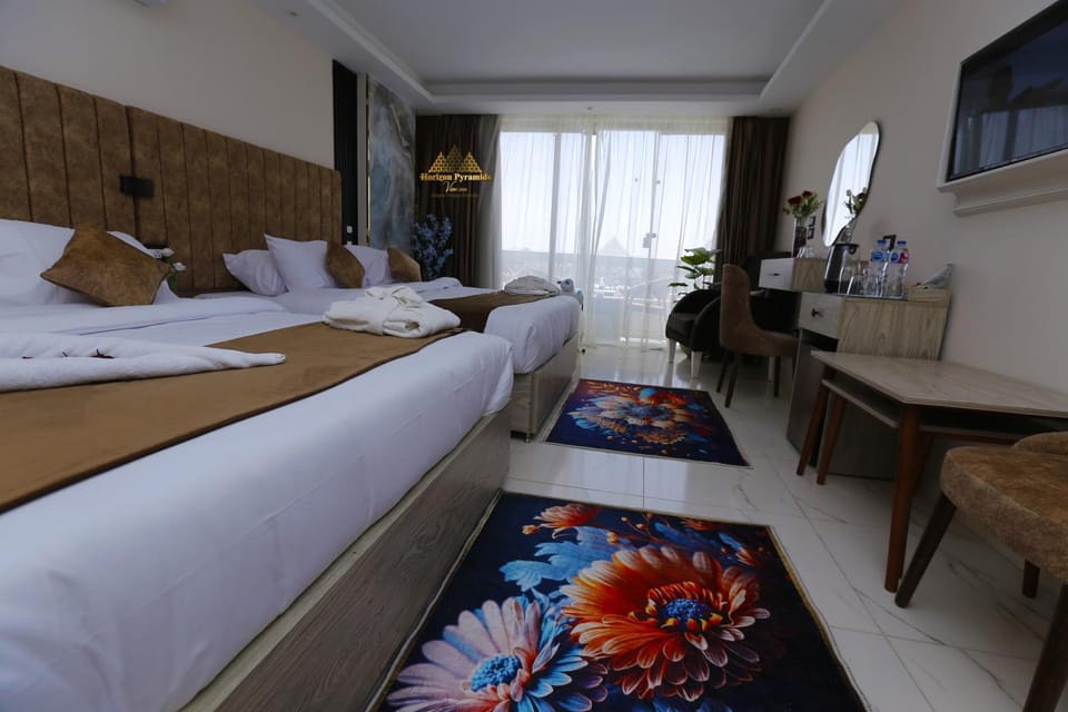 Bed, Hot Tub, TV and multimedia, Balcony/Terrace, Photo of the whole room, Seating area, Bedroom, Landmark view, Bath, hair dresser, minibar, towels, air conditioner