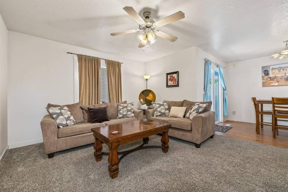 Charming Private Twnhome w/ Large Fenced Yard (58) House in Meridian