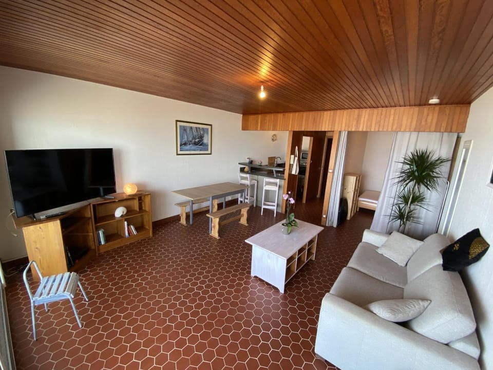 Communal lounge/ TV room, Living room