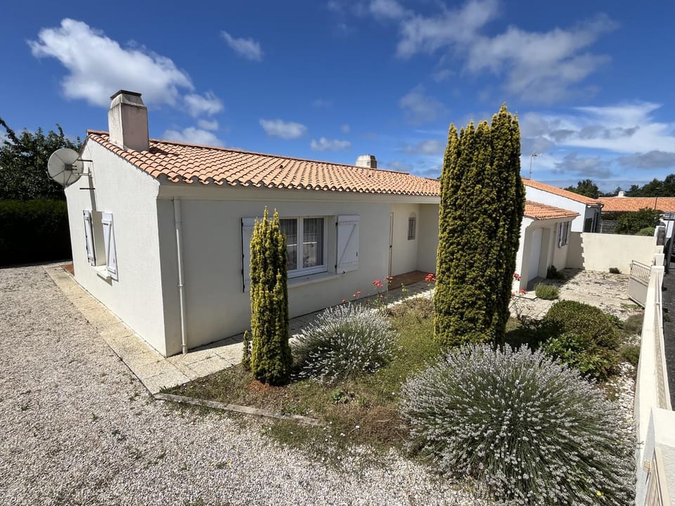 Property building, Facade/entrance, Off site