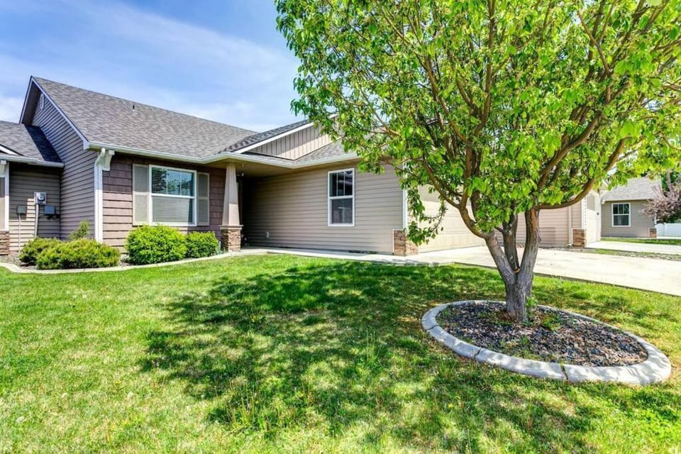 Peaceful & Comfy Single Level Town Home (90) House in Meridian