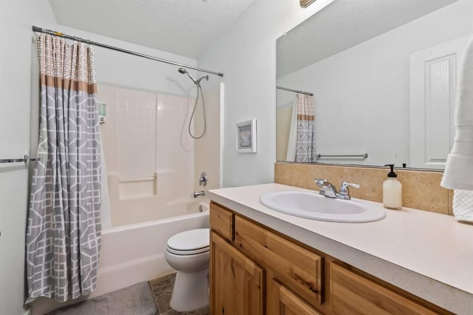 Peaceful & Comfy Single Level Town Home (90) House in Meridian