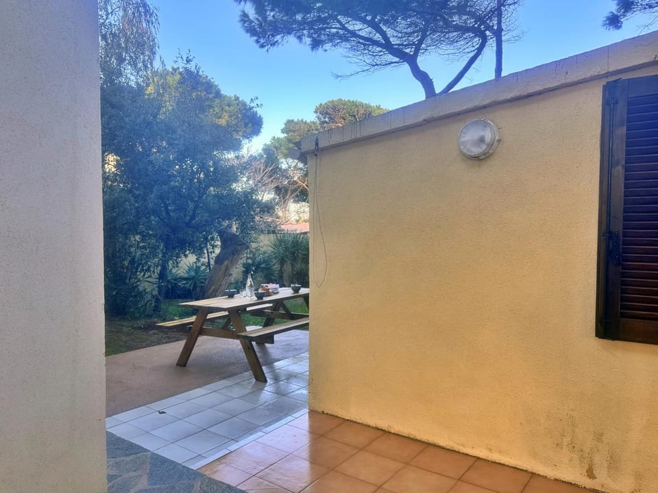 Patio, Facade/entrance