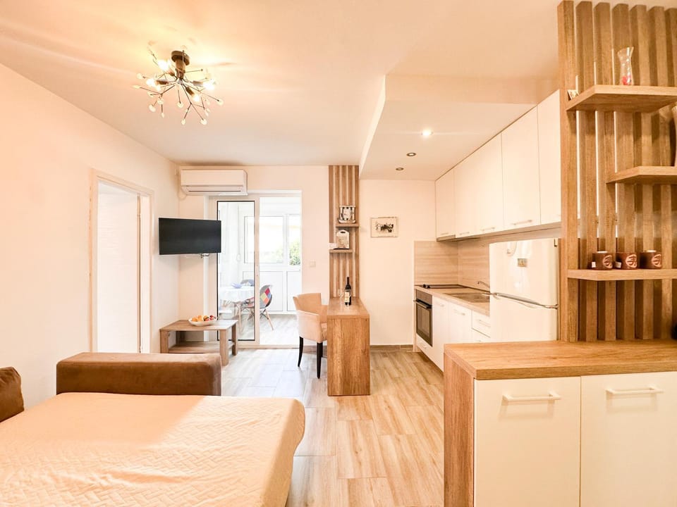 TV and multimedia, Kitchen or kitchenette, Living room
