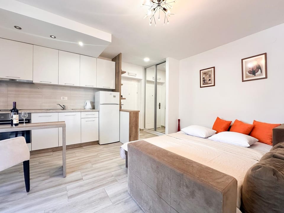 Bed, Seating area