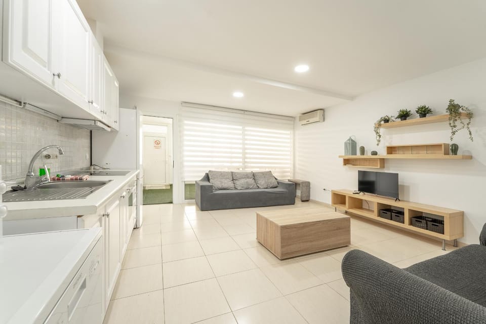 Kitchen or kitchenette, Living room