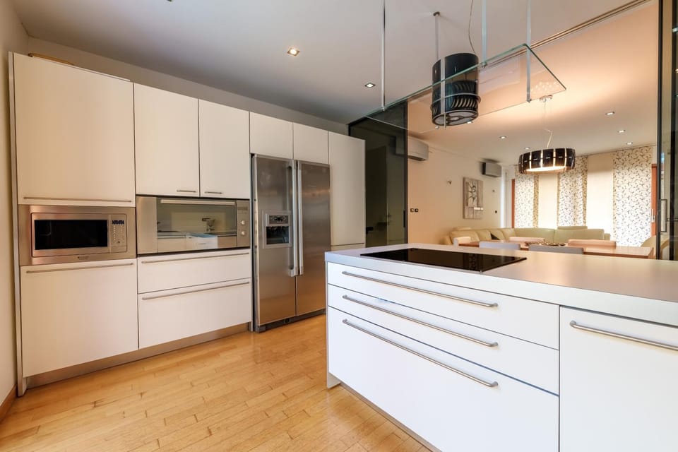 Kitchen or kitchenette, Living room