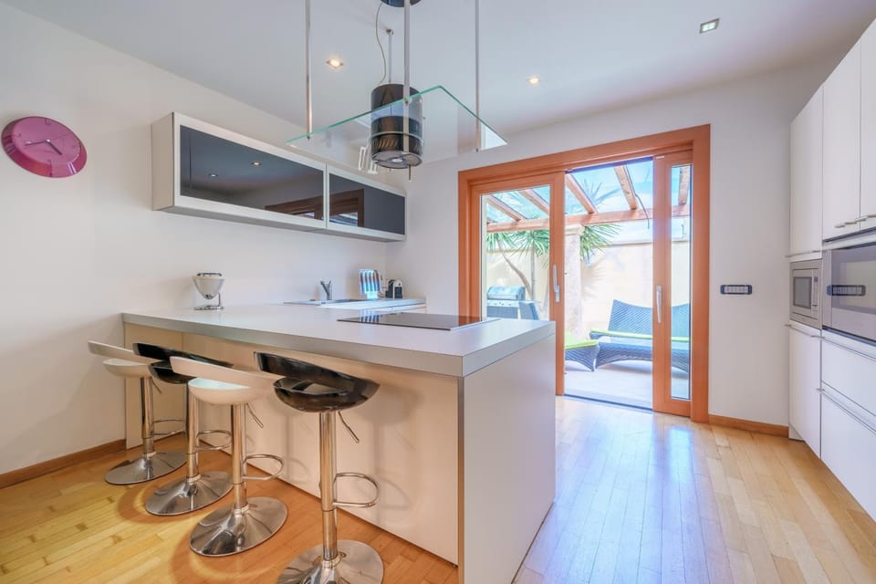 Kitchen or kitchenette, Living room