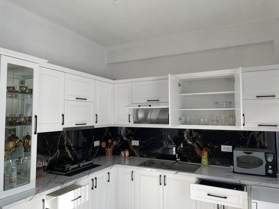 Kitchen or kitchenette, pet friendly, stove