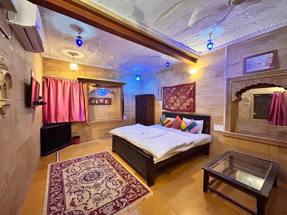 TV and multimedia, Photo of the whole room, Bedroom