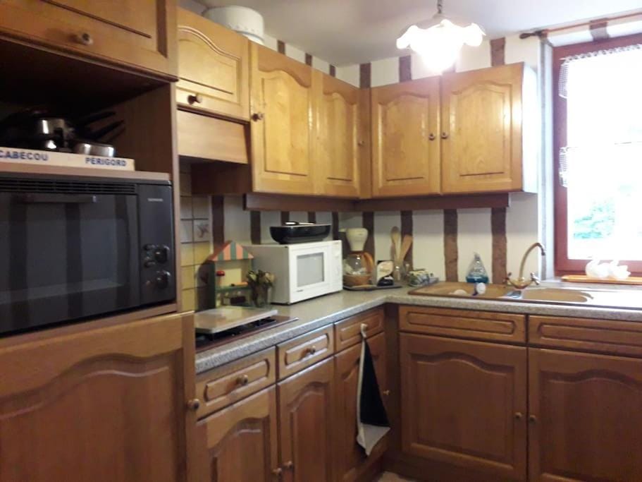 Kitchen or kitchenette, pet friendly, stove, toaster