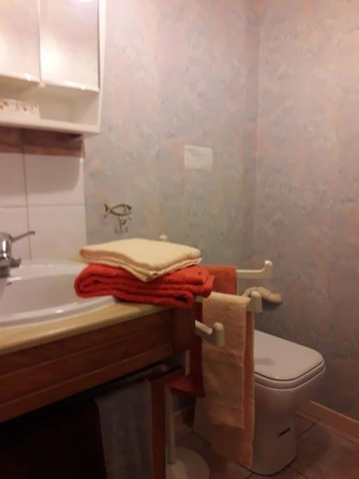 Bathroom, towels