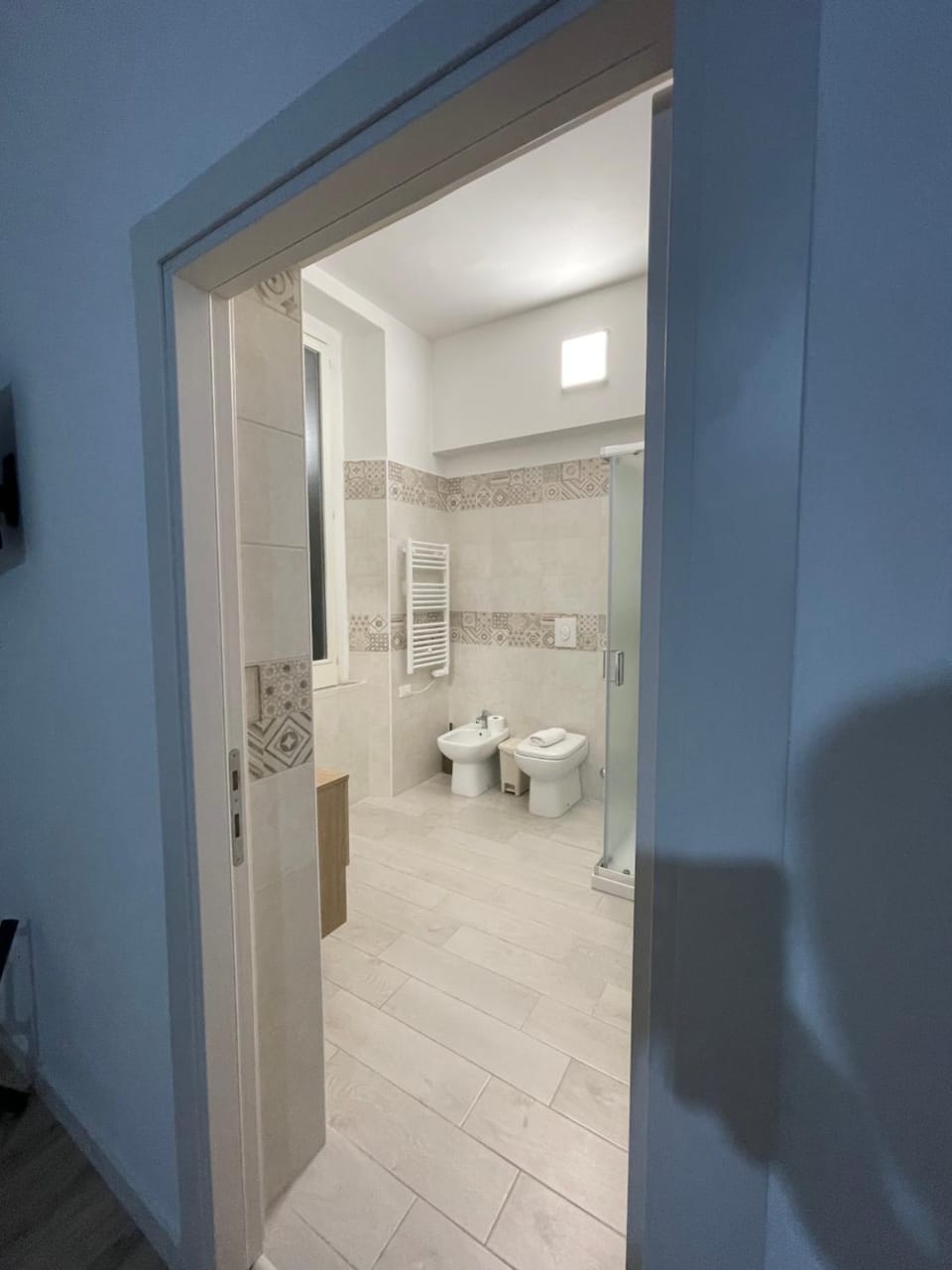 Shower, Toilet, Bathroom, bidet, towels